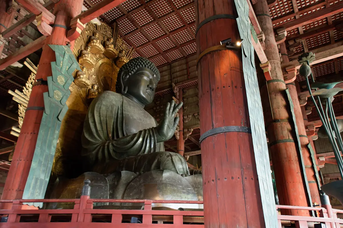 The Great Buddha inside the hall