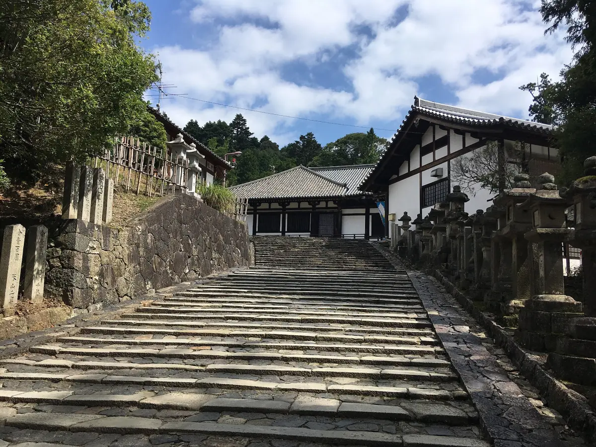 Stairs up to the Hokkedo
